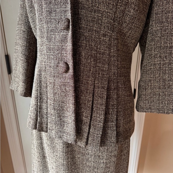 Danny & Nicole Elegant Skirt Suit size 12 - Picture 3 of 14